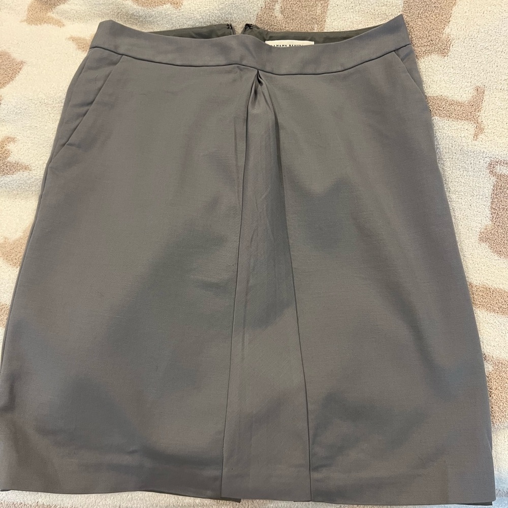 Banana Republic Gray Women's Skirt size 6